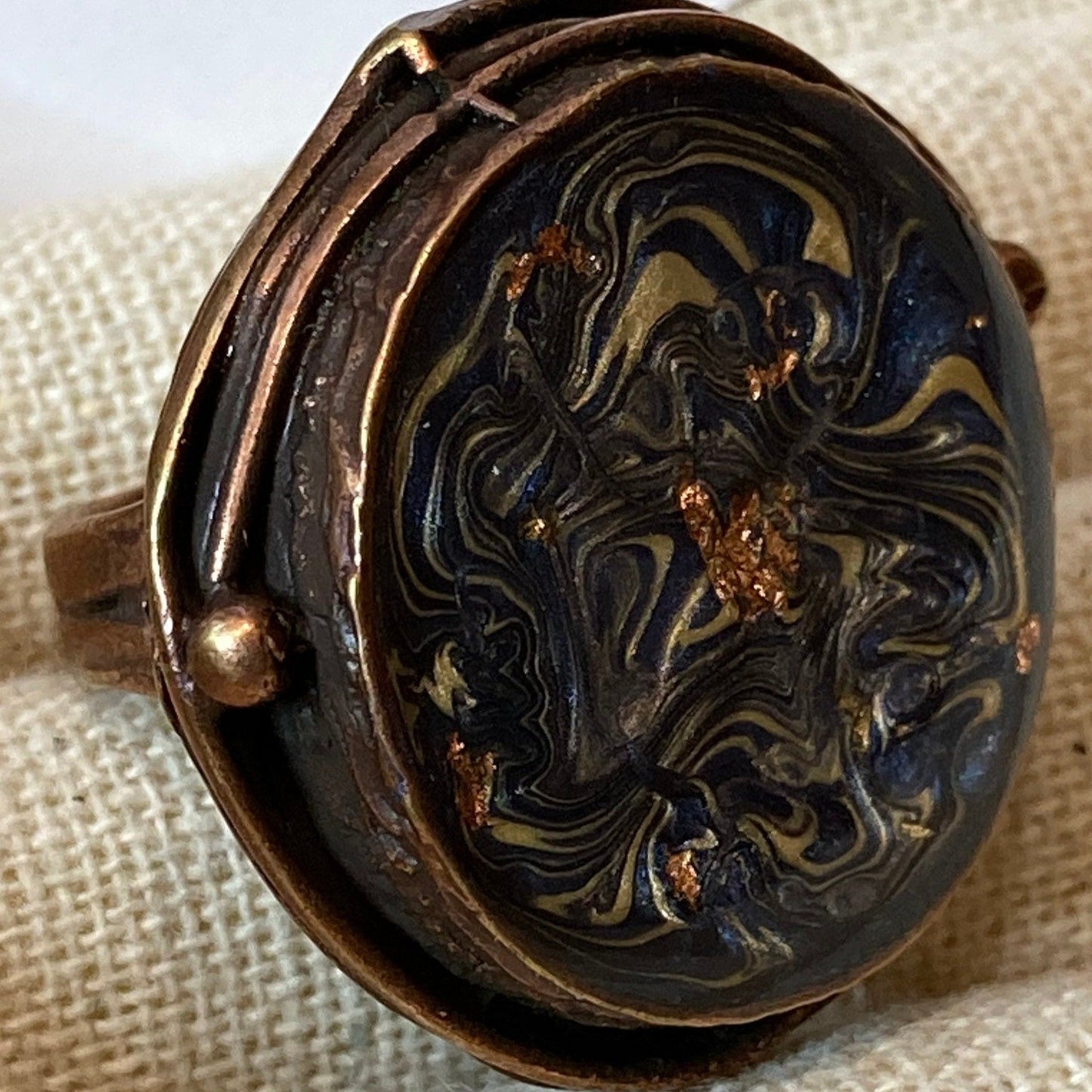 Round ring in red copper, adjustable, hand painted and vitrified